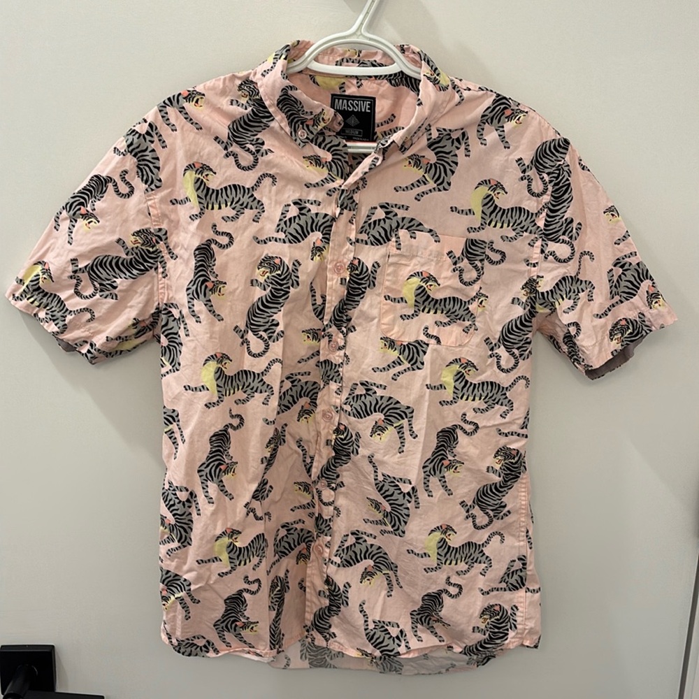 Super massive brand medium button down shirt